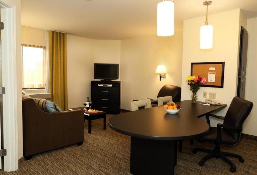 Отель Candlewood Suites East Lansing, An Ihg