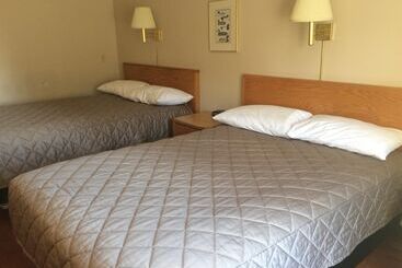 هتل Coastal Inn Sackville