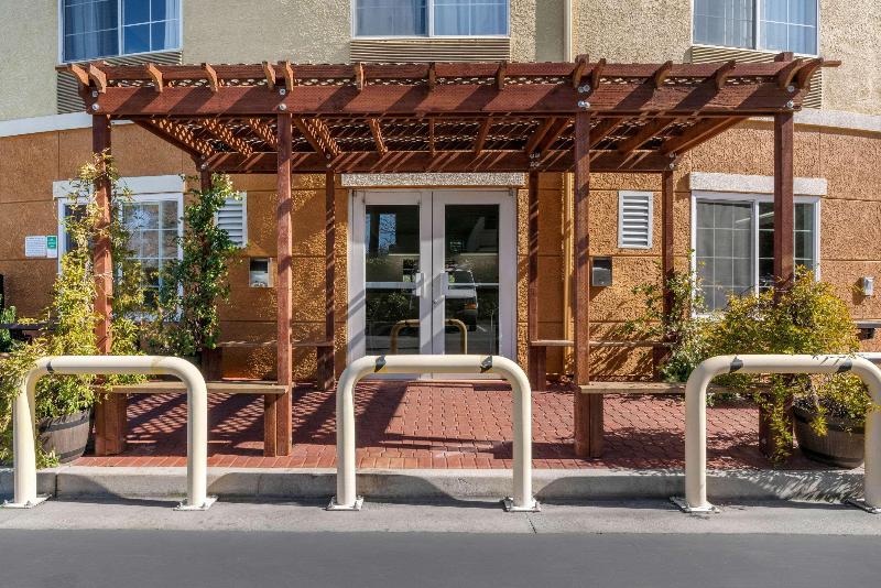هتل Comfort Inn & Suites Sacramento   University Area