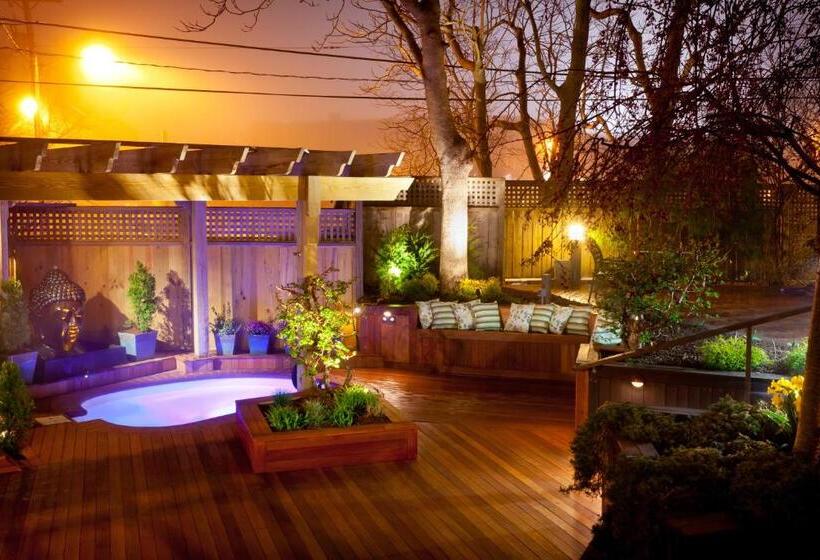 Отель Crowne Pointe Historic Inn Adults Only