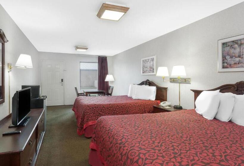 Отель Days Inn By Wyndham Morristown