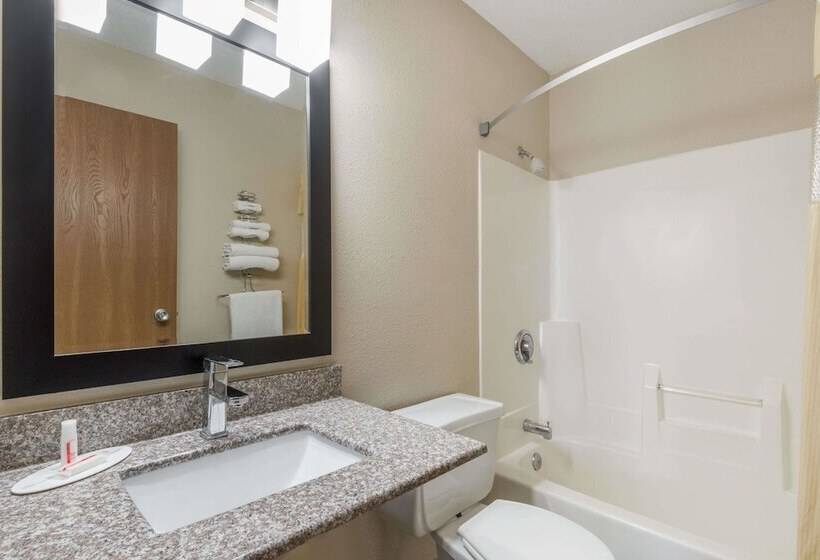 בית מלון כפרי Days Inn By Wyndham Muncie Ball State University