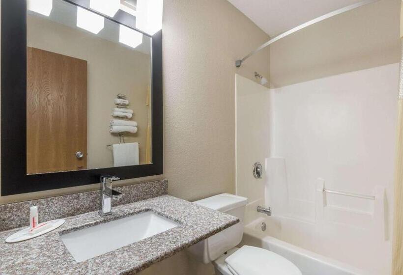 בית מלון כפרי Days Inn By Wyndham Muncie Ball State University