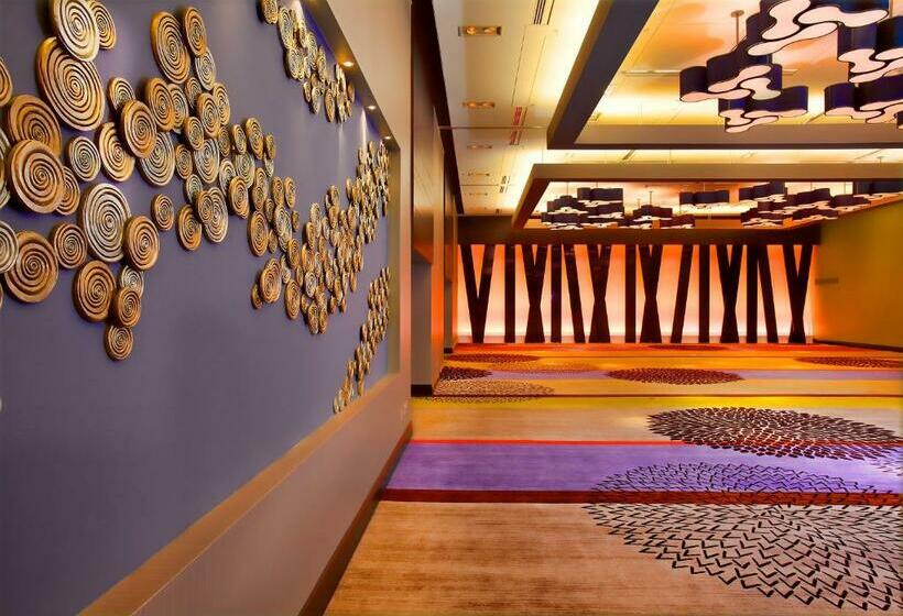 هتل Doubletree By Hilton Montreal