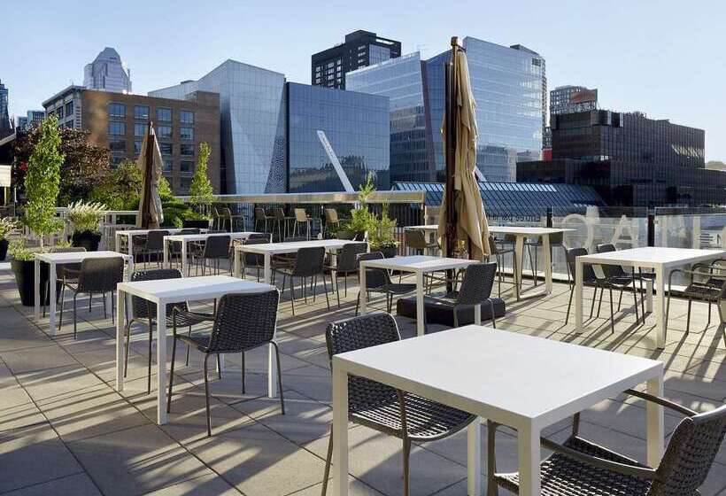 هتل Doubletree By Hilton Montreal