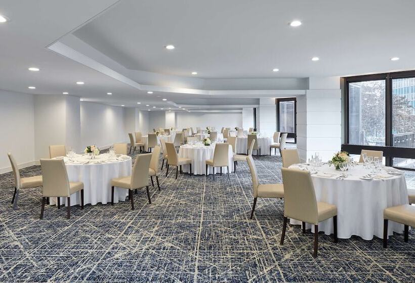 هتل Doubletree By Hilton Montreal