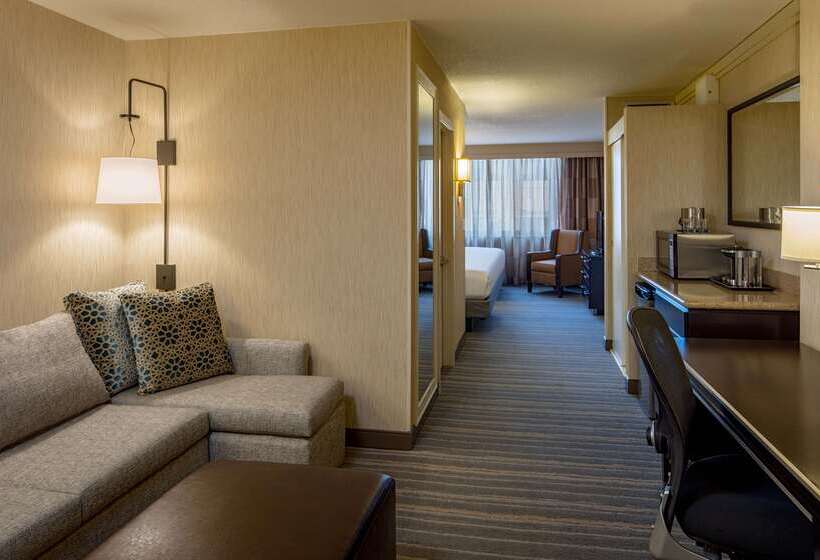 בית מלון כפרי Doubletree Suites By Hilton Minneapolis Downtown