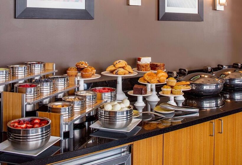 בית מלון כפרי Doubletree Suites By Hilton Minneapolis Downtown