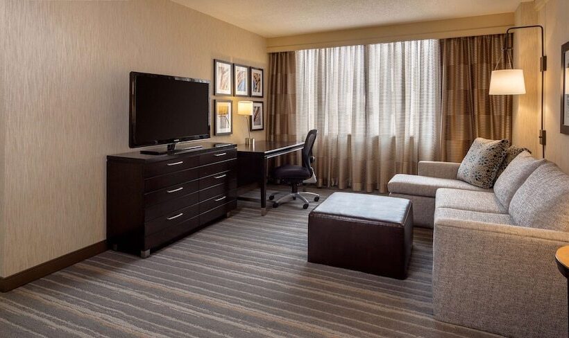 בית מלון כפרי Doubletree Suites By Hilton Minneapolis Downtown