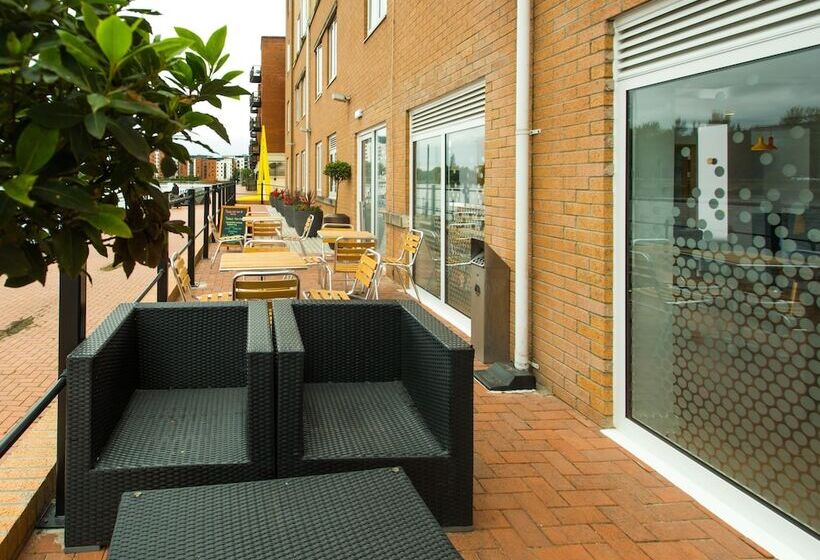Fotos del hotel Holiday Inn Express Cardiff Bay:  15 Fotos del hotel Holiday Inn Express Cardiff Bay:  15