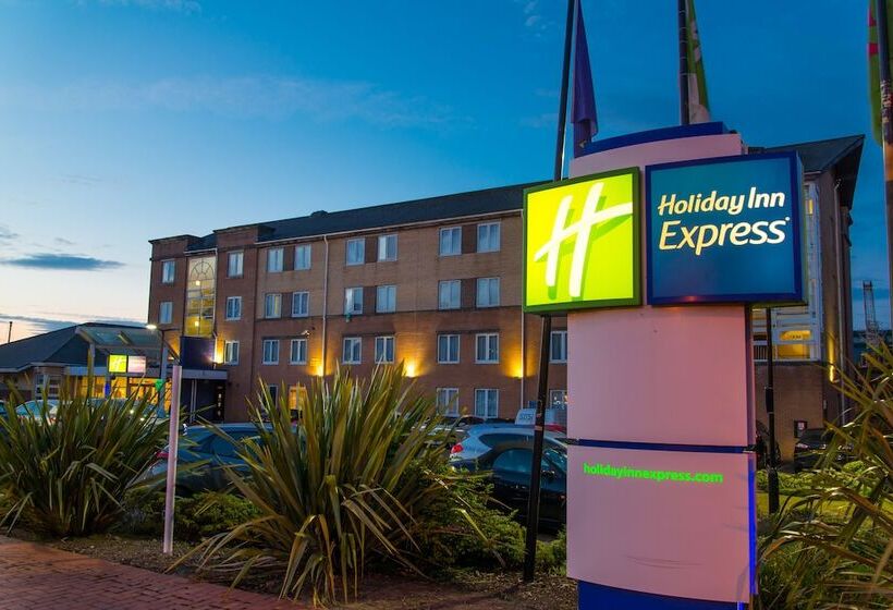 Fotos del hotel Holiday Inn Express Cardiff Bay:  11 Fotos del hotel Holiday Inn Express Cardiff Bay:  11