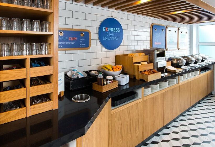 Fotos del hotel Holiday Inn Express Cardiff Bay:  19 Fotos del hotel Holiday Inn Express Cardiff Bay:  19