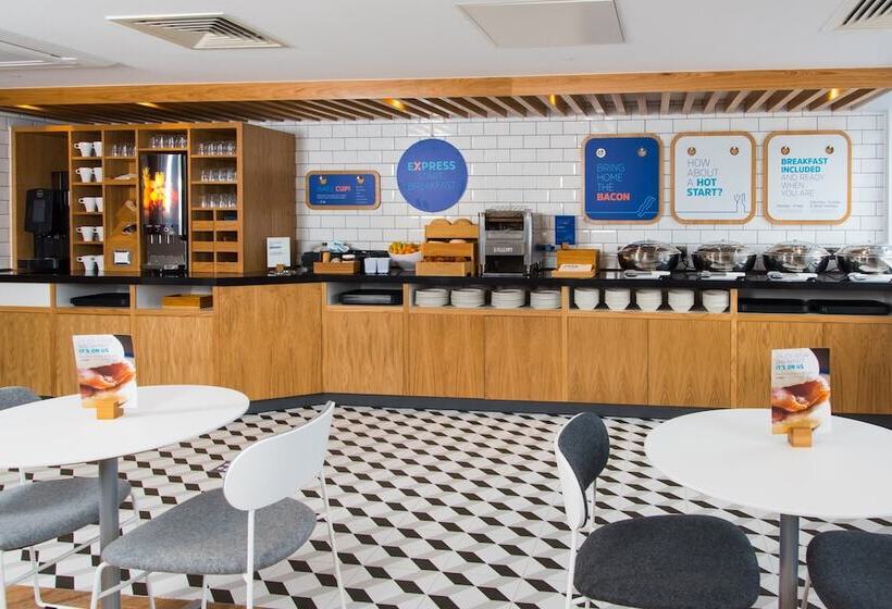 Fotos del hotel Holiday Inn Express Cardiff Bay:  10 Fotos del hotel Holiday Inn Express Cardiff Bay:  10