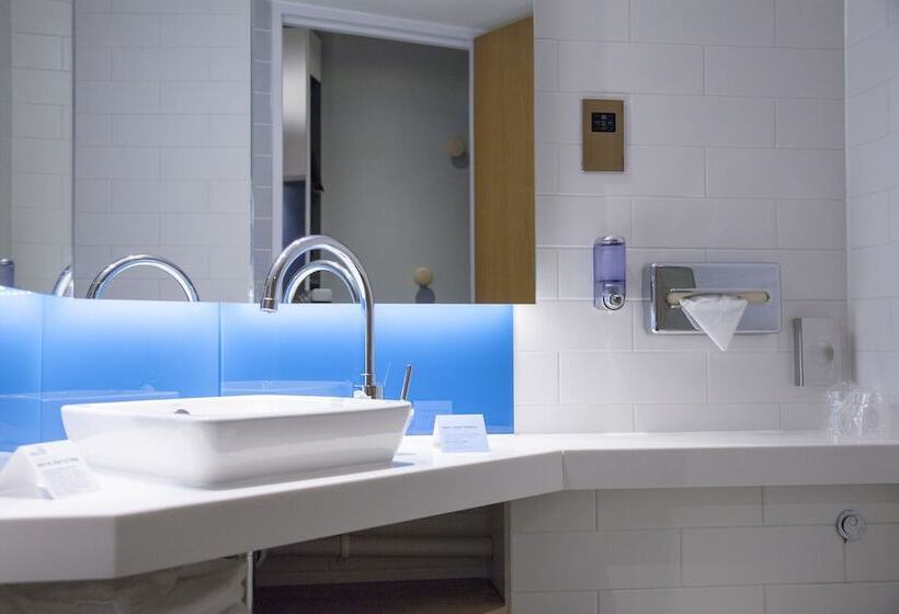 Fotos del hotel Holiday Inn Express Cardiff Bay:  21 Fotos del hotel Holiday Inn Express Cardiff Bay:  21