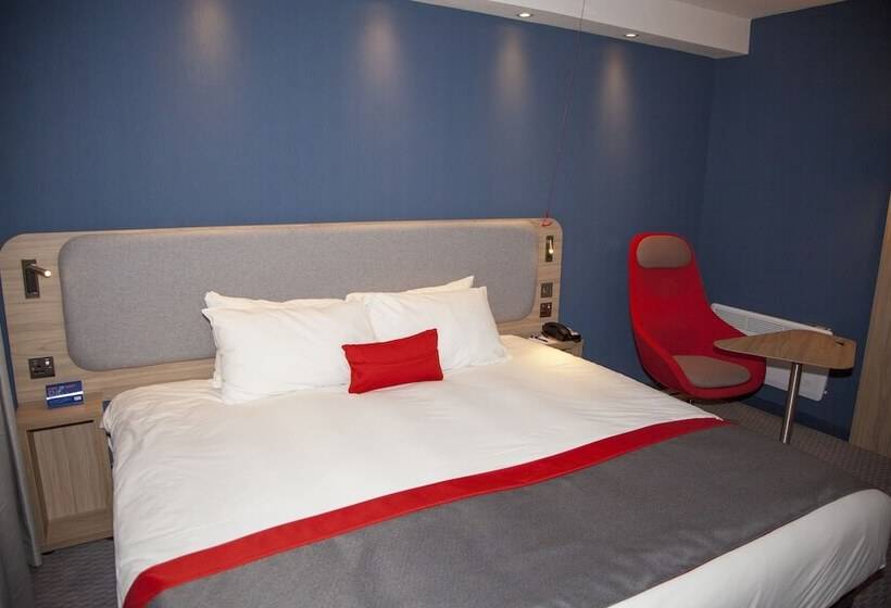 فندق Holiday Inn Express Cardiff Bay