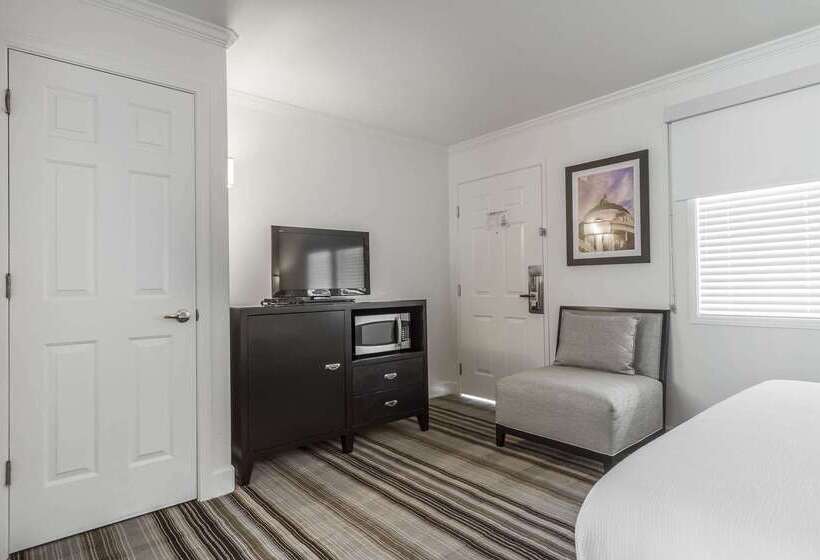 هتل Inn Off Capitol Park, Ascend  Collection