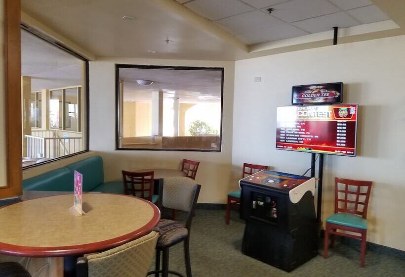 هتل Renaissance Daytona Beach Oceanfront