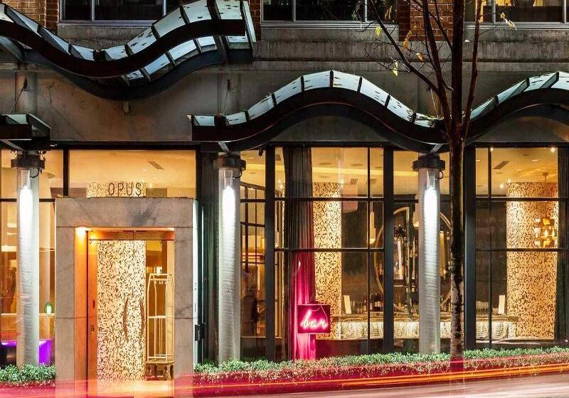 هتل Opus Vancouver
