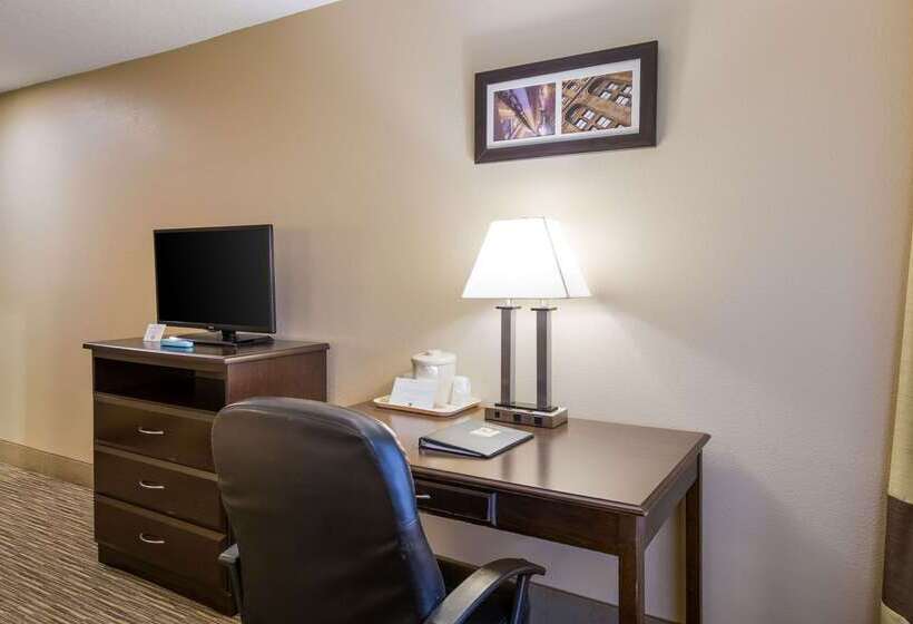 هتل Quality Inn I70 Near Kansas Speedway