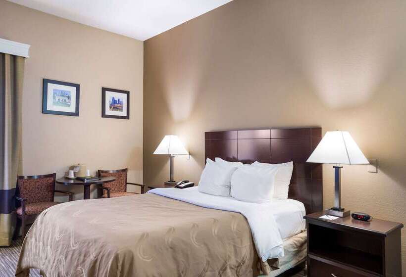هتل Quality Inn I70 Near Kansas Speedway