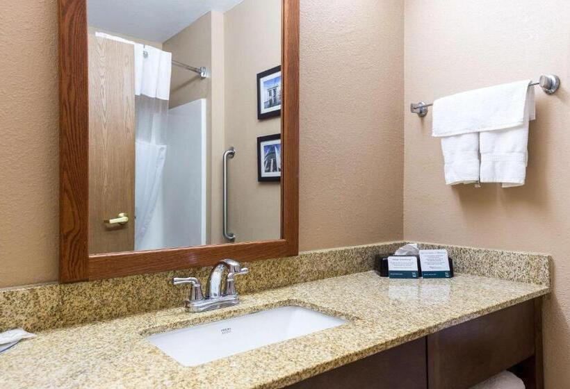 هتل Quality Inn I70 Near Kansas Speedway