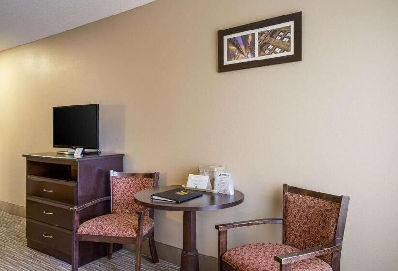 هتل Quality Inn I70 Near Kansas Speedway