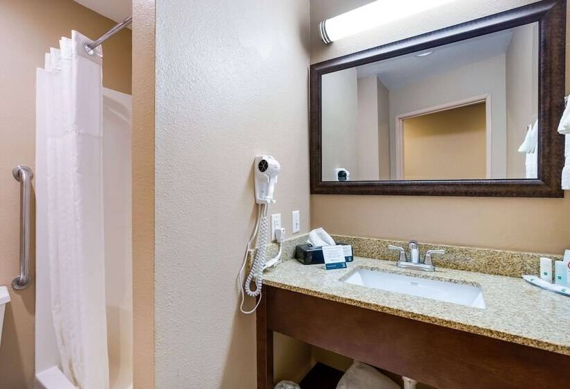 هتل Quality Inn I70 Near Kansas Speedway