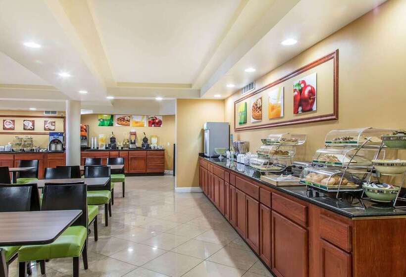 هتل Quality Inn & Suites Middletown  Newport