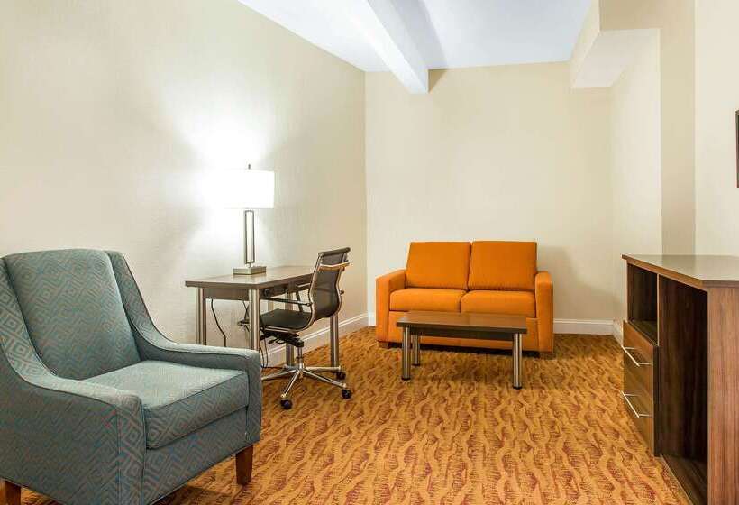 هتل Quality Inn & Suites Middletown  Newport