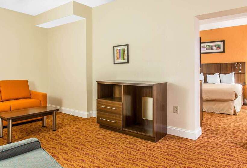 ホテル Quality Inn & Suites Middletown  Newport