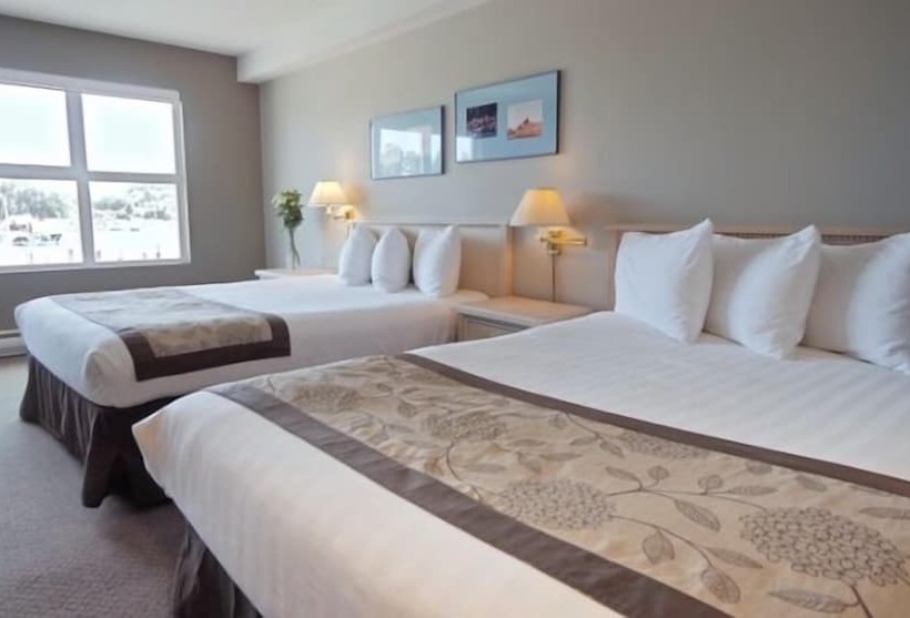 هتل Quarterdeck Inn Port Hardy