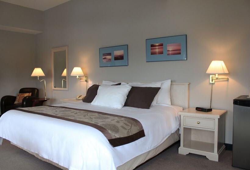 هتل Quarterdeck Inn Port Hardy