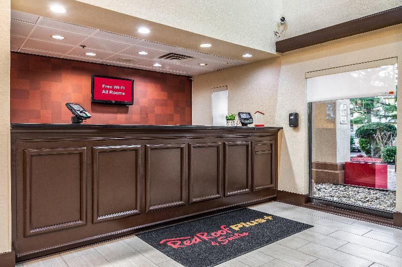 هتل Red Roof Plus+ & Suites Atlanta Airport South
