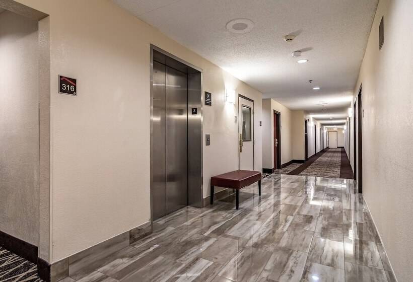 هتل Red Roof Plus+ & Suites Atlanta Airport South