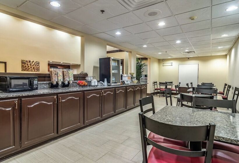 هتل Red Roof Plus+ & Suites Atlanta Airport South