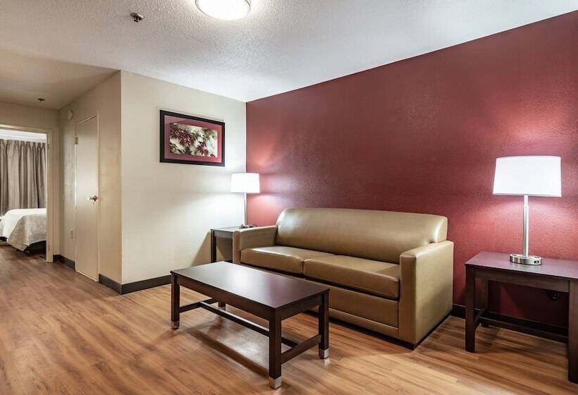 هتل Red Roof Plus+ & Suites Atlanta Airport South