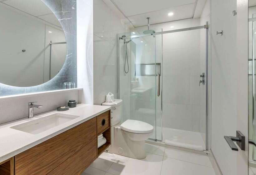Royal William, Ascend Hotel Collection