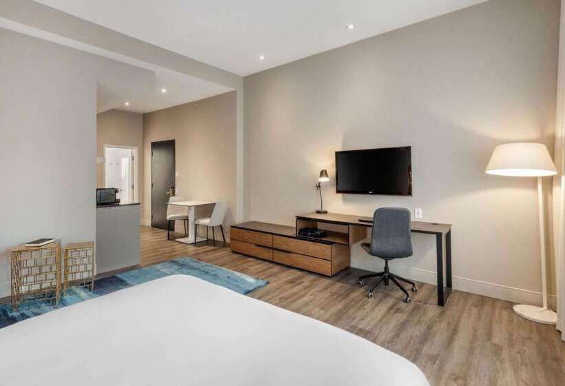 Royal William, Ascend Hotel Collection
