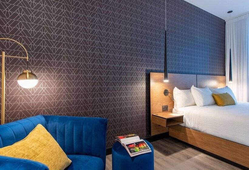 Royal William, Ascend Hotel Collection