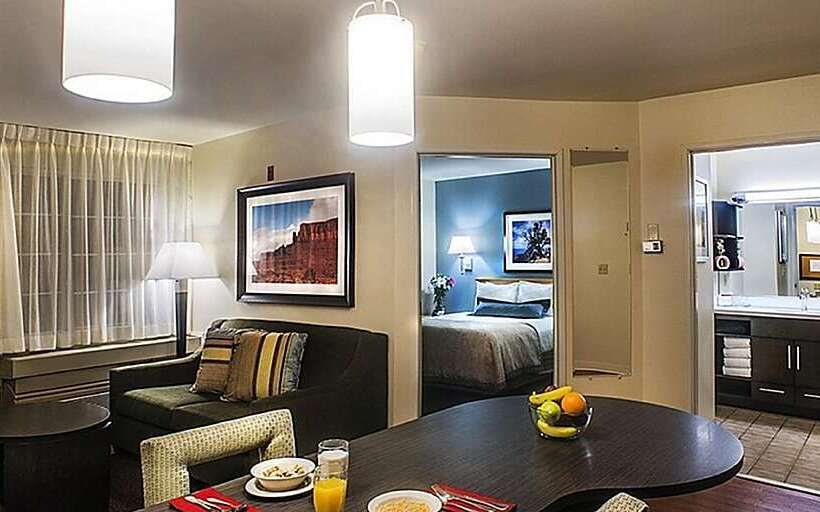 هتل Sonesta Simply Suites Las Vegas Convention Center