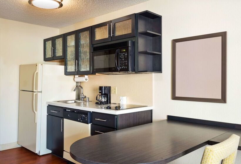 هتل Sonesta Simply Suites Las Vegas Convention Center