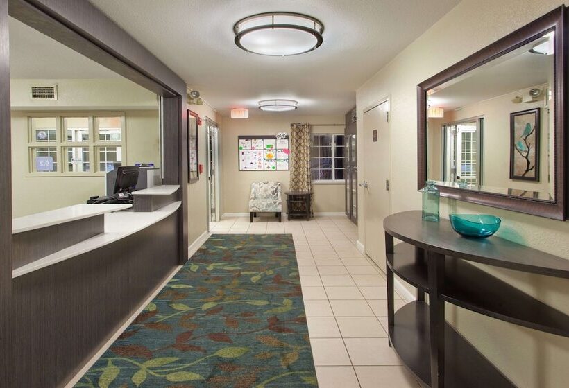 ホテル Sonesta Simply Suites Oklahoma City Airport