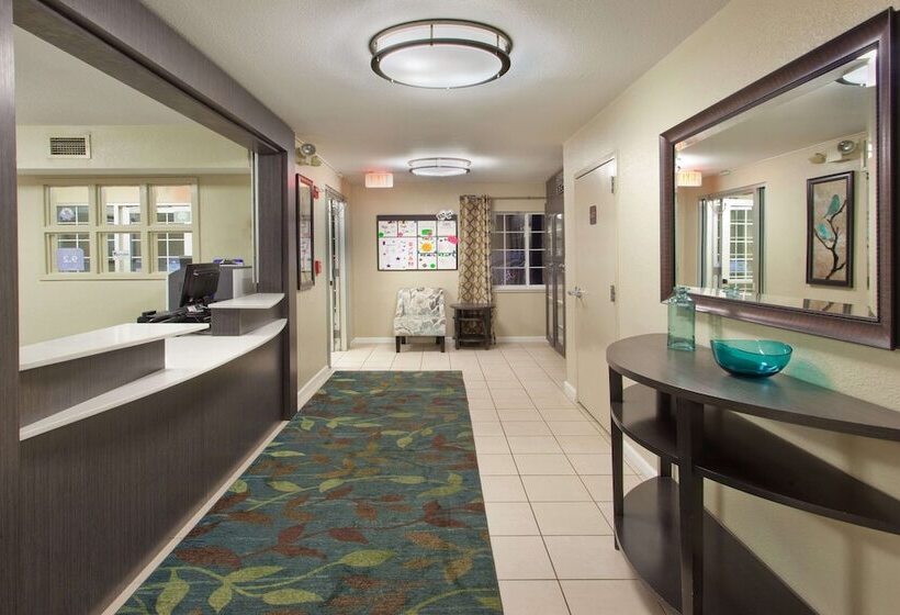 هتل Sonesta Simply Suites Oklahoma City Airport