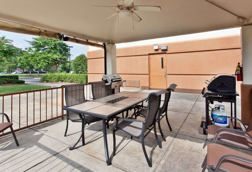 هتل Sonesta Simply Suites Orange County Airport