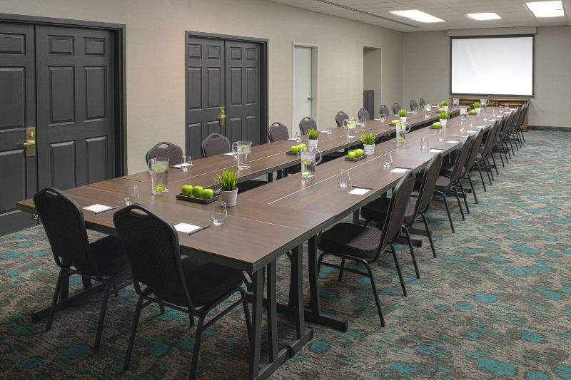 هتل Springhill Suites By Marriott Old Montreal