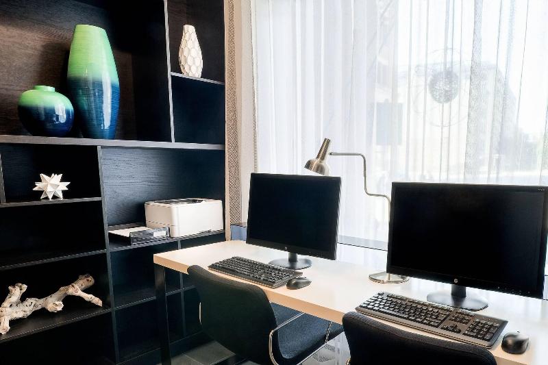 هتل Springhill Suites By Marriott Old Montreal