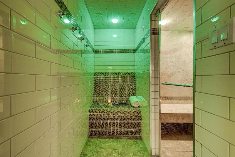 هتل Springhill Suites By Marriott Old Montreal