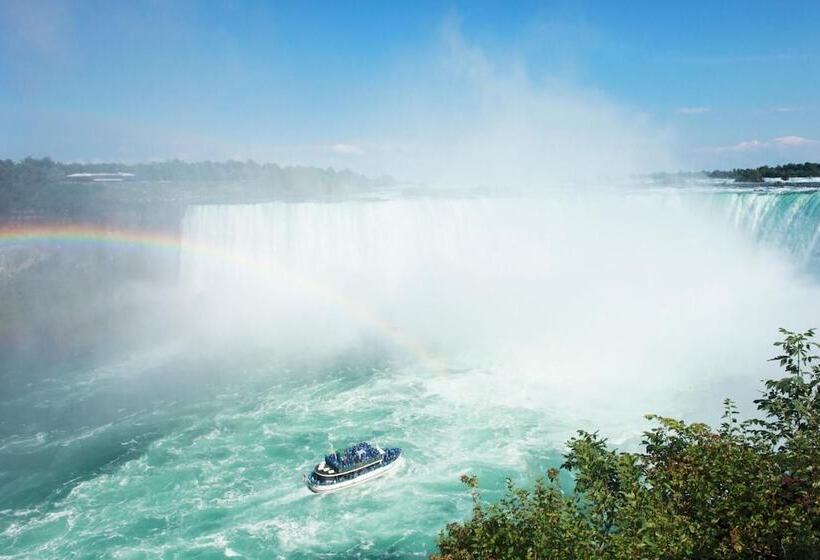 ホテル Travelodge By Wyndham Niagara Falls At The Falls