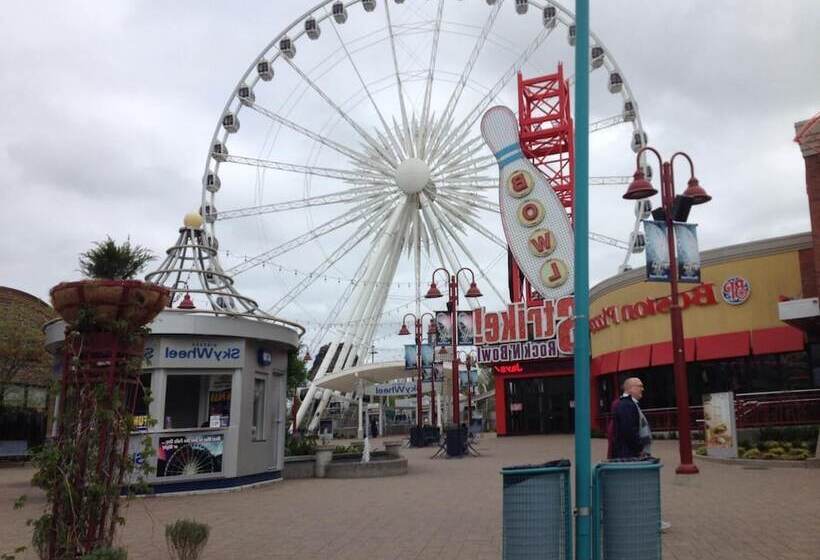 ホテル Travelodge By Wyndham Niagara Falls At The Falls