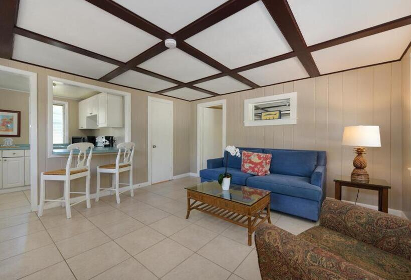 Pines & Palms Resort